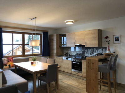 Viel Platz im großzügigen Wohnbereich in der Ferienwohnung Top 4 im Appartement Schwab Ski-In & Ski-Out in Schladming Rohrmoos an der Piste der 4-Berge-Skischaukel